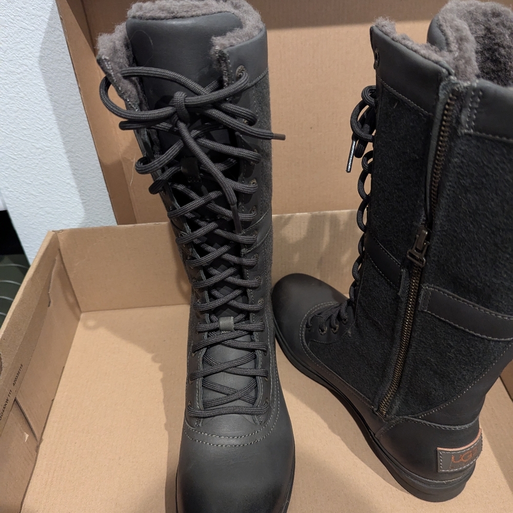 UGG Elvia Boots - Picture 5 of 5